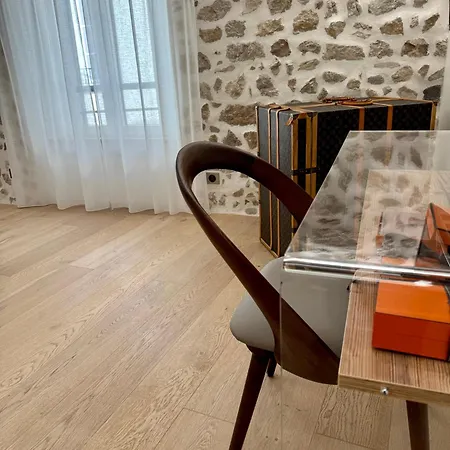 Aubernon Apartment *
