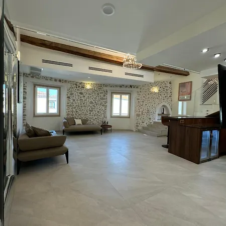 Aubernon Apartment *